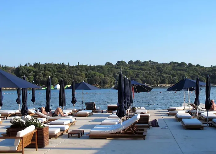 Pinezic By Interhome 로비니