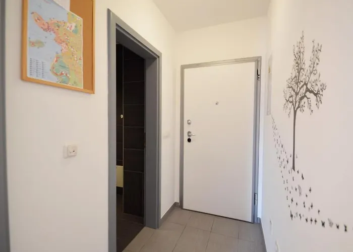 Pinezic By Interhome 로비니